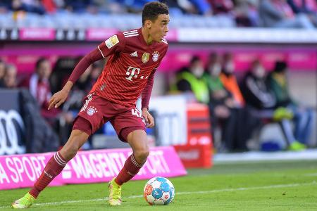 Zeigte am Ball ein paar unwiderstehliche Bewegungen, blieb aber nicht fehlerfrei. Sein Ballverlust hätte beinahe den Rückstand eingeleitet (8.). Hatte auch sonst wiederholt fahrige Momente am Ball. Traute sich nach der Pause etwas mehr Richtung Tor zu, agierte aber vielfach zu kompliziert.