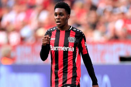 Agierte auf der rechten Abwehrseite lange Zeit zu passiv. Ließ Gnabry vielfach ziehen und hatte Glück, dass sein Gegenspieler die Freiheiten nicht konsequenter bestrafte. Im Vorwärtsgang riss er sich vereinzelt los. Verlor vor dem Tor aber die Nerven und ließ die letzte Top-Chance aus (88.).