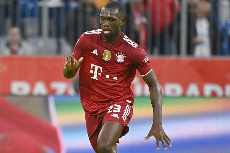 Ließ sich gleich in seiner ersten echten Defensivaktion viel zu leicht aus der Kette ziehen und sorgte so für den Zusammenbruch vor dem Gegentreffer. Bekam danach kaum Möglichkeiten, sich zu rehabilitieren.