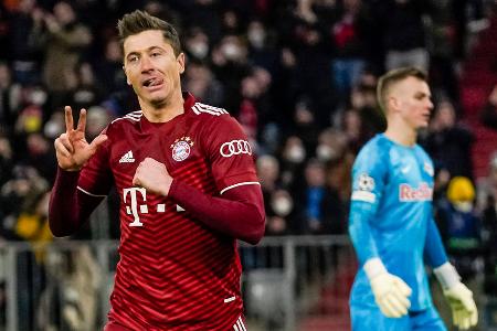 Kam früh zu einer Top-Chance, scheiterte dort aber noch an Köhn (2.). Dann begann die Lewandowski-Show: Holte gegen Wöber binnen kurzer Zeit zwei Strafstöße heraus und vollendete jeweils sicher (13., 21.). Schnürte schließlich schon Mitte der ersten Halbzeit den Hattrick (23.). Später noch mit einem Hackentrick-Assist zum Sané-Tor (85.). Einfach nur Weltklasse!