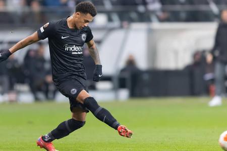 Verteidigte kompakt im Defensivverbund und ließ insgesamt nur sehr wenig anbrennen. Ging im eigenen Strafraum mitunter sehr hohes Risiko, schätzte die Situationen jeweils richtig ein. Schickte Borré vor dessen Großchance auf die Reise (64.). Ein wichtiger Faktor für den Auswärtssieg!