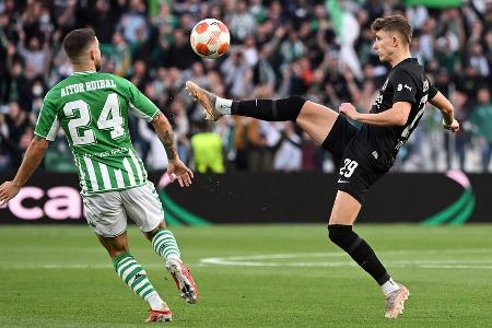War einer der auffälligste Frankfurter Akteure und profitierte dabei mehrfach von seinen hohen Ballgewinnen. Setzte einen Volleyschuss knapp drüber (5.), hatte später das Auge für den freistehenden Kamada, der nur noch einschieben musste (33.). Holte zudem den Elfmeter heraus (51.), den Borré jedoch nicht verwertete.