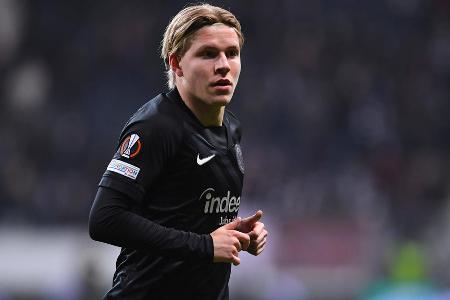 Verpasste eine Kostic-Flanke um Haaresbreite (83.). Sorgte mit seinen Läufen in die Tiefe für die nötigen Entlastungsangriffe der Frankfurter.