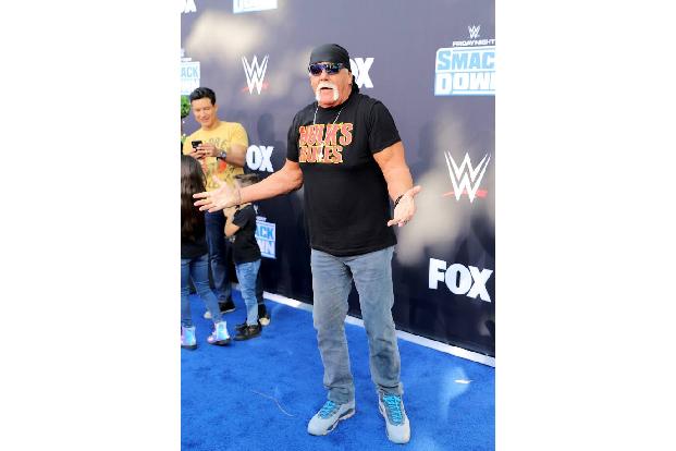 Hände hoch, wer sich traut, bei Hulk Hogan zu klopfen und um Ruhe zu bitten. Der Wrestler hatte sich einen Mini-Zoo zugelegt, und die Leute nebenan hätten die ständig krähenden Hähne wohl lieber unterm Grill gesehen.