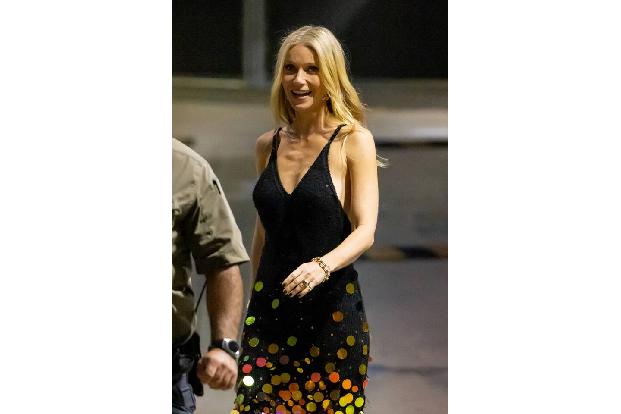 … Nachbar*innen beschwerten sich und wiesen daraufhin, dass andere Promis in derselben Gegend - darunter Oliver Stone und Harrison Ford - sich ja auch mit Standard-Toren zufriedengaben.