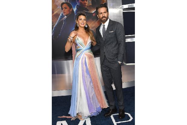 ...sondern kam zur Unterstützung des Hauptdarstellers zur Premiere: Ihr Mann Ryan Reynolds ist in der Titelrolle zu sehen und brauchte offenbar viel Gesellschaft auf dem Event...