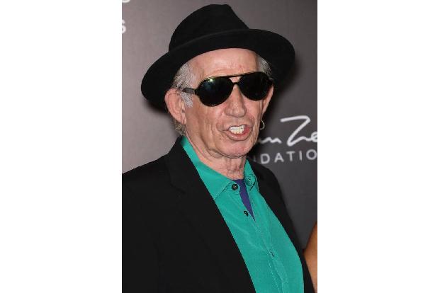 Keith Richards ließ indes den Journalisten James Fox in die Tasten hauen. Ein gerade einmal zehnseitiger Auszug war einem Verleger über 7 Millionen Dollar wert. Als die auf Interviews basierenden Memo ...