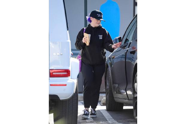 Etwas ernster war es bei Kelly Osbourne, die bei den Aufzeichnungen zu einer TV-Show umkippte. Sie wurde umgehend in ein Krankenhaus eingeliefert und musste hinterher eine ganze Weile Bettruhe halten.