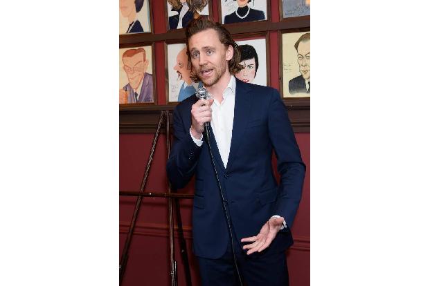 Von allen vermutlichen Fake-Beziehungen ist diese wohl diejenige, die die wenigsten glaubten: Tom Hiddleston und Taylor Swift wurden plötzlich immer wieder von Paparazzi fotografiert. Zu dem Zeitpunkt ...