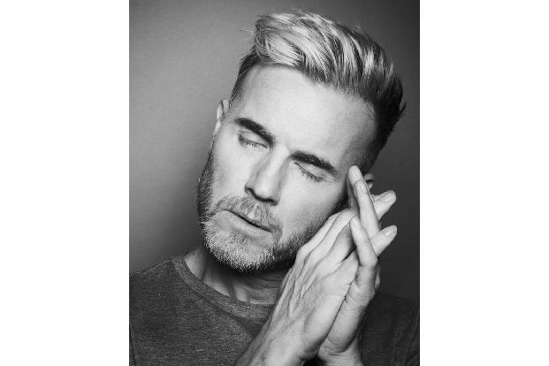 …Augen geschlossen. Take-That-Star Gary Barlow hat sich genauso für die Teilnahme bereiterklärt wie…