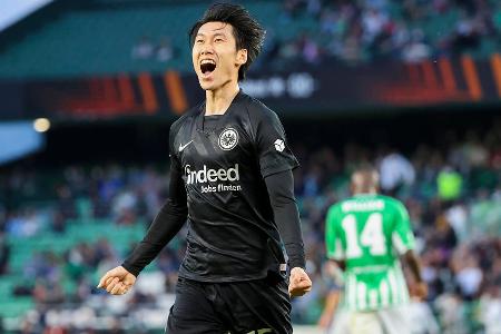 Ausgangspunkt nahezu jedes Frankfurter Angriffs. Genoss mitunter große Freiheiten im Mittelfeld, die der Japaner zu nutzen wusste und seine Mitspieler in Szene setzte - wie etwa Borré bei dessen Top-Chance (67.). Ebenso wichtig sein Treffer zur erneuten Führung, als er Lindstöms Querpass verwandelte (33.). Insgesamt ein Top-Auftritt des Spielmachers.