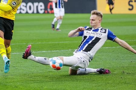 Fälschte einen Malen-Schuss entscheidend an den Pfosten ab. Sorgte für einen sauberen Spielaufbau. Musste einige wichtige Fouls ziehen. Insgesamt war es eine gute Leistung des ehemaligen Dortmunders.