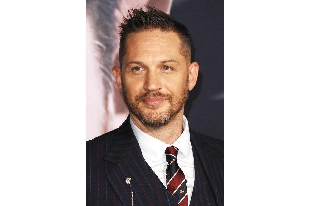 Shia LaBeouf streckte Tom Hardy mit einem Schlag nieder. Das sagt zumindest Shia LaBeouf.