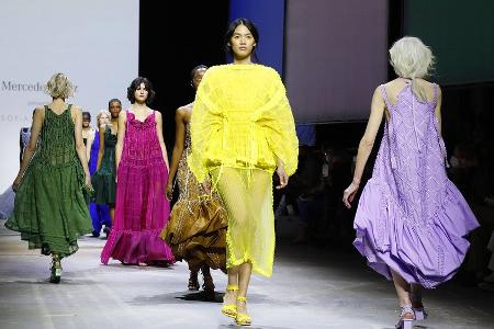 Aufruf zur Solidarität mit Ukraine: Berlin Fashion Week ist eröffnet