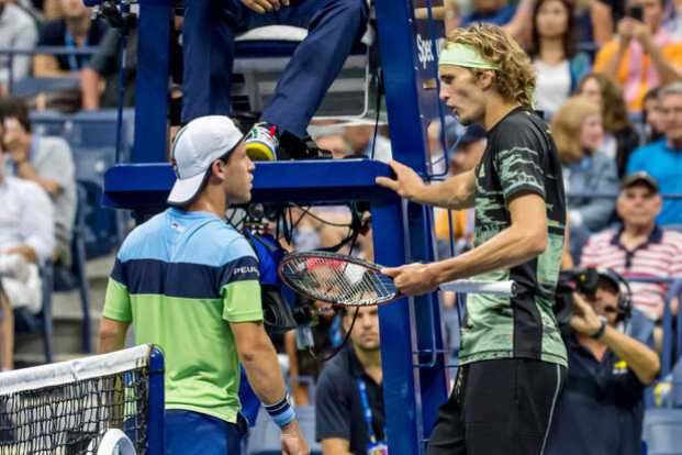 Mit einem Tennisschläger auf den Schiedsrichter-Stuhl eindreschen, während der Schiri drinsitzt? Das gehört im Tennis nicht zum guten Ton, auch nicht für einen Olympiasieger wie Alexander Zverev. Doch ...