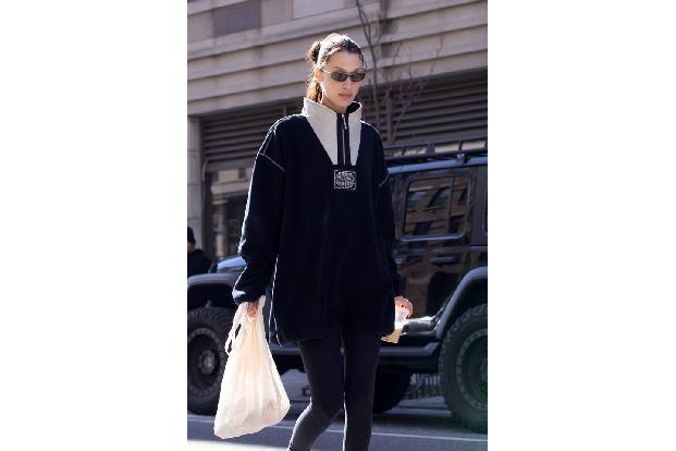 Bella Hadid (Foto) ist ein Supermodel, verdient Millionen auf dem Catwalk und mit Fotoshootings. Unsicher wirkt die schöne Amerikanerin bestimmt nicht, doch das täuscht, denn in einem Interview für di ...