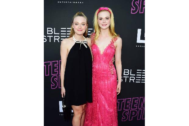 Beide waren Kinderstars, wobei Dakota Fannings (l.) Stern zunächst heller leuchtete als der ihrer Schwester Elle. Das hat sich im Laufe der Jahre geändert und mittlerweile ist die Jüngere der beiden d ...