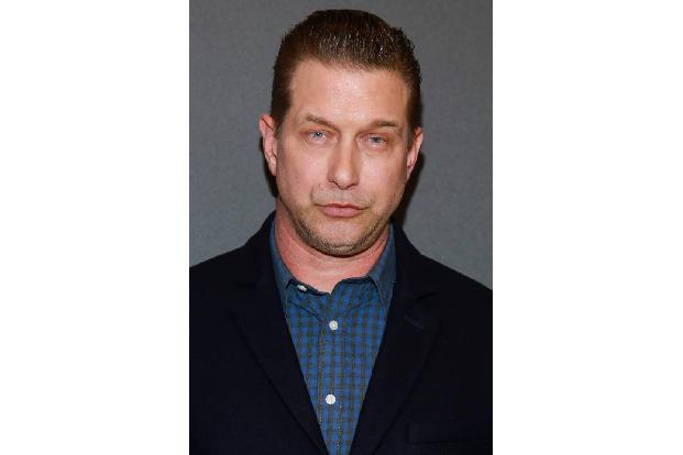 …verschlechterte sich das Verhältnis der beiden noch einmal. Gleichzeitig machte sich Alec als Comedian über Trump lustig. Stephens (Foto) Schauspielkarriere kam nie richtig aus den Startlöchern, das ...