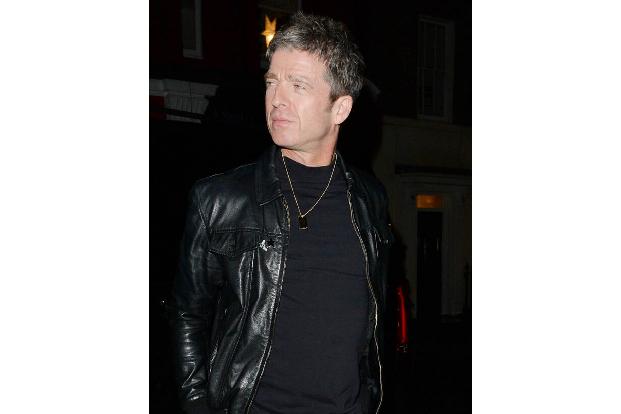 Beide genießen kommerziellen Erfolg, wobei es bei Liam etwas länger dauerte. Noel (Foto) würde natürlich nie zugeben, dass sein Bruder (der seine Songs meist mit anderen zusammen schreibt) ihn in den ...