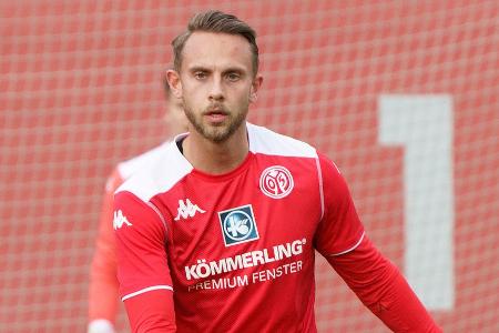 Arbeitete fleißig gegen den Ball und zwang die Dortmunder immer wieder zu Fehlern. Machte abseits des Balles auch bei den eigenen Angriffen viele Meter, echte Torgefahr strahlte er aber fast nie aus. Trotzdem ein kämpferischer Auftritt.