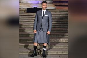 Fashion-Statement: Oscar Isaac begeistert im Rock bei Marvel-Premiere