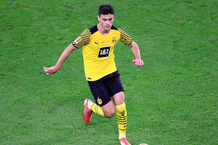 Agierte in den ersten Minuten noch fahrig und gab die Bälle teilweise zu schnell her. Fand sich mit der Zeit besser in die Partie ein und nahm auch die Zweikämpfe voll an. Drehte nach der Pause am Ball ebenfalls auf. War dann einer der spielfreudigsten Dortmunder, auch wenn er oftmals den letzten Pass nicht perfekt spielte.