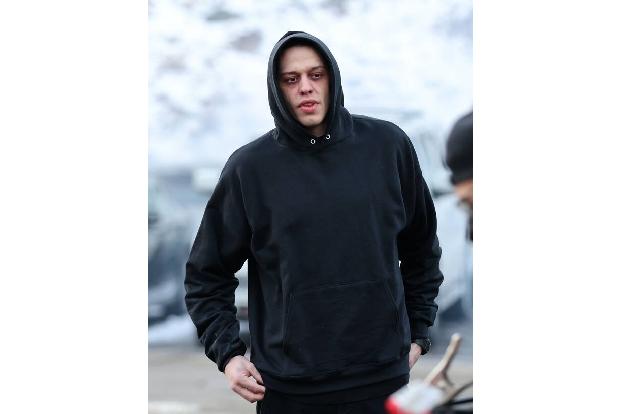 Pete Davidson ist gerade einmal 28, ist aber schon mit einigen der schönsten Frauen der Welt ausgegangen, und oft genug ist es die große Liebe, mit entsprechenden Tattoos, die später dann wieder kasch ...