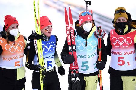 Der Biathlon-Winter 2021/22 ist Geschichte. Mit vier Einzelsiegen im Weltcup sowie einer olympischen Goldmedaille sorgten die deutschen Skijägerinnen und Skijäger durchaus für Furore. Doch gerade die zweite Reihe blieb den Nachweis ihrer Klasse oft schuldig. Eine Newcomerin erhält dagegen die Bestnote. Das Saison-Zeugnis der deutschen Biathlon-Stars: