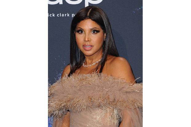 Dass Toni Braxton singen kann, wissen wir spätestens seit ihrem Superhit 'Unchain My Heart'. Doch die Sängerin schrieb auch Broadway-Geschichte als erste schwarze Besetzung einer Hauptrolle in einem D ...