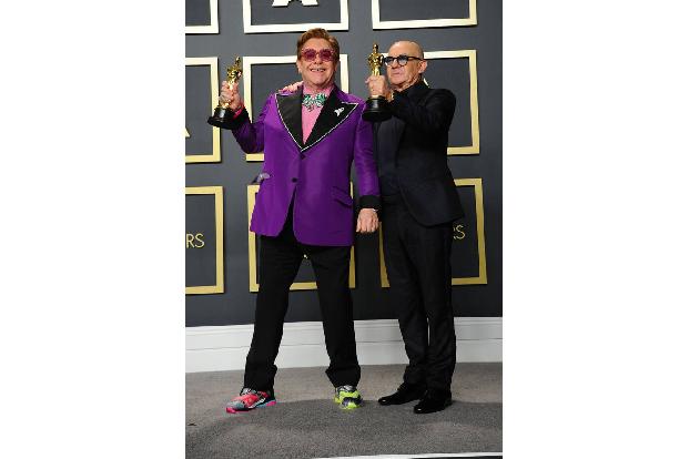 Dabei ist sein Songwriter Bernie Taupin maßgeblich für seinen Erfolg mitverantwortlich - während Elton die Musik komponierte, schrieb Bernie die Texte, die ihn unsterblich machten. Ihre Zusammenarbeit ...