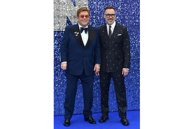 Elton und David haben selbst zwei Söhne, doch der Star ist auch Patenonkel der Sprösslinge mehrerer Superstars, darunter John Lennons Sohn Sean und Elizabeth Hurleys Sohn Damian.