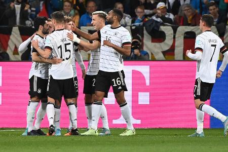 Mit eine glanzlosen 2:0-Arbeitssieg gegen Israel startete die deutsche Fußball-Nationalmannschaft am Samstag ins WM-Jahr 2022. Aus dem Spiel heraus gelang der Elf von Bundestrainer Hansi Flick kein Treffer, zwei Standardtore besiegelten jedoch letztlich einen verdienten Erfolg. Alle DFB-Stars in der Einzelkritik: