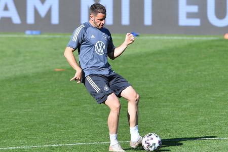 Übernahm auf der linken Seite die Position von Raum. War bemüht dessen Offensivdrang zu imitieren. Dies gelang ihm aber nicht durchgängig. Agierte mit deutlich höherer Fehlerquote als sein Vorgänger.