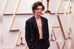 Timothée Chalamet kommt oben ohne zur Oscarverleihung