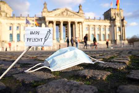 GKV: Impfplicht nicht umsetzbar wg. ua. Papiermangel