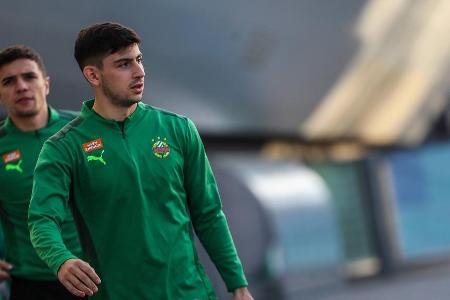 Mit Yusuf Demir von Rapid Wien soll ein Akteur aus Österreichs Bundesliga ganz oben auf dem Zettel des BVB stehen. Wie 'ESPN'-Korrespondent Moises Llorens aus Barcelona berichtet, befinde sich der achtmalige Deutsche Meister in fortgeschrittenen Gesprächen mit dem Offensivtalent, das sich bei Barca nicht hat durchsetzen können.