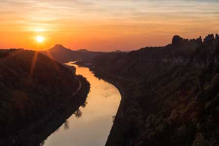 Die 15 schönsten Orte, um in Deutschland den Sonnenuntergang zu genießen Bastei