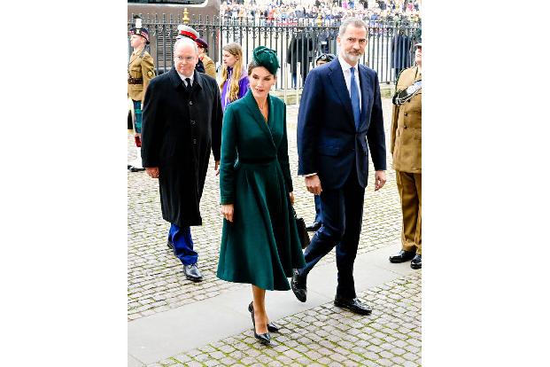 Royals, soweit das Auge reicht: König Felipe VI. und Königin Letizia von Spanien, gefolgt von Prinz Albert II. von Monaco - der wieder ohne seine Frau Charlène unterwegs war.