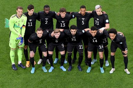 Nach dem 2:0-Arbeitssieg gegen Israel zum Auftakt ins Länderspieljahr 2022 wartete am Dienstag der erste Härtetest auf die deutsche Nationalmannschaft. In Amsterdam holte das deutsche Team beim 1:1 erstmals unter Flick keinen Sieg, zeigte über weite Strecken aber eine ansprechende Leistung. Alle DFB-Stars in der Einzelkritik: