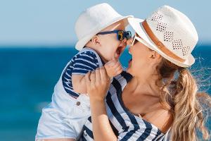 Erster Urlaub der Pandemie-Babys: Was Eltern dabei beachten sollten