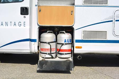 Vorbildlich einfach ist der Zugang zu den beiden Gasflaschen.