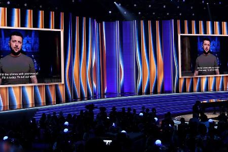 Grammys: Foo Fighters und Präsident Selenskyj sorgen für Gänsehaut