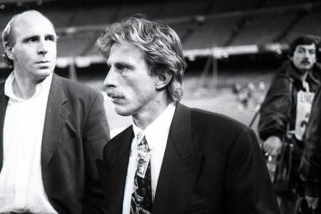 Besonders teuer war der Wechselpatzer von Christoph Daum als Trainer des VfB Stuttgart. In der Qualifikation zur Champions League gegen Leeds United schickte er in dem Serben Jovica Simanic einen vierten Ausländer auf den Rasen - einer mehr als erlaubt.