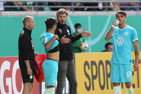 Trainer Mark van Bommel vom Bundesligisten VfL Wolfsburg nimmt im DFB-Pokalspiel bei Regionalligist Preußen Münster sechs statt fünf Auswechslungen vor. Der 3:1-Sieg nach Verlängerung des VfL wird vom Sportgericht des Deutschen Fußball-Bundes (DFB) in einem 2:0-Erfolg der Münsteraner umgewandelt. Van Bommel wird wenige Wochen später entlassen.