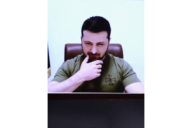 Mit einer zuvor aufgezeichneten Videobotschaft meldete sich auch der ukrainische Präsident Wolodimir Selenskij zu Wort: 
