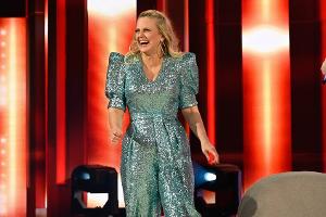 Barbara Schöneberger scherzt über Tonpanne bei "Verstehen Sie Spaß"
