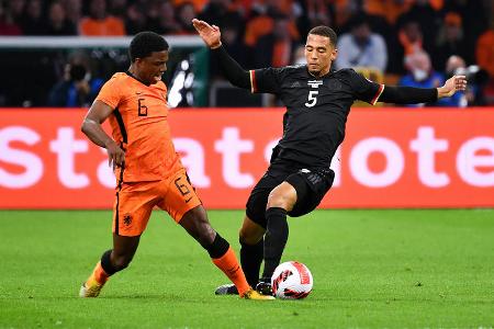 Flicks Dauerbrenner ließ sich auf der rechten Seite in beiden Spielen immer mal wieder abkochen und hatte Glück, dass die Gegenspieler nicht jeden Angriff mit der letzten Konsequenz vortrugen. Mit Licht und Schatten, trotzdem ein sicherer WM-Fahrer.