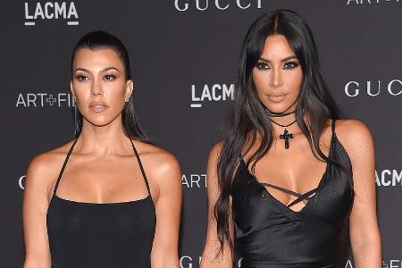 Kim Kardashian erfuhr im Gruppen-Chat von der Hochzeit ihrer Schwester
