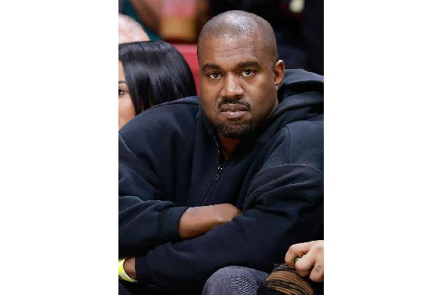 Auch Kanye West scheffelt ordentlich Geld abseits des Tonstudios, unter anderem mit seinem Streetwear-Label Yeezy, für welches er mit Adidas zusammenarbeitet. Platz 1.513 mit 2 Milliarden.