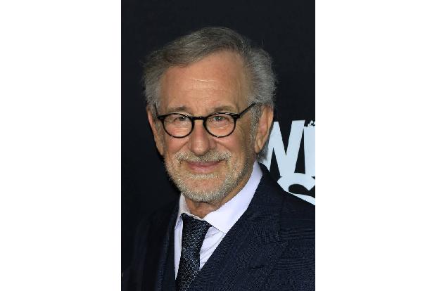 …Steven Spielberg nicht gerade am Hungertuch. 3,7 Milliarden Dollar ist der wohl erfolgreichste Regisseur aller Zeiten wert, dessen Filme insgesamt über 10 Milliarden Dollar eingespielt haben. Rang 80 ...